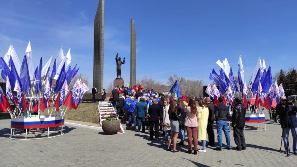 Оренбург день города. Оренбург праздник. Оренбург выставка к 12 апреля. Гагарин и космос с праздником. Оренбург день города в 2007 фото.