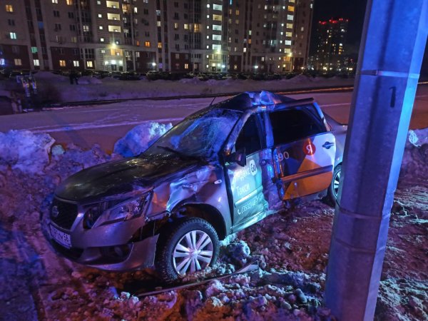Страшное ДТП на Загородном шоссе: «Мерседес» перевернулся на крышу