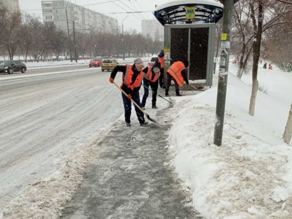 За ночь с улиц Оренбурга вывезли более 2 тысяч кубометров снега
