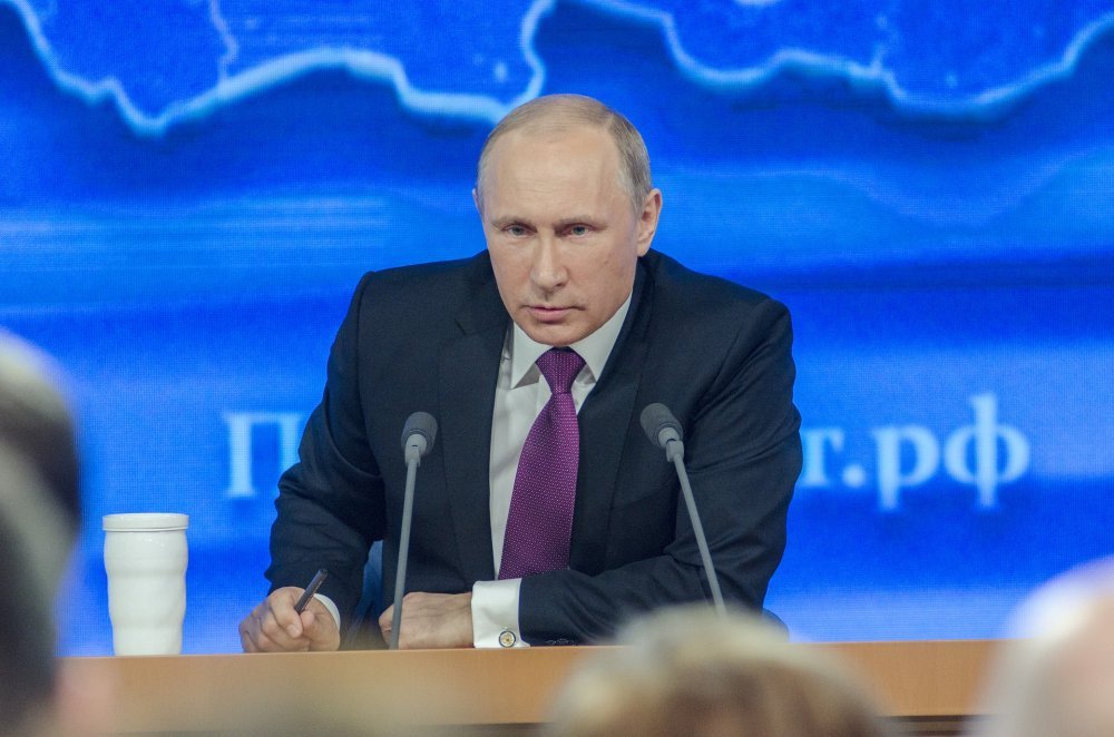 Путин призвал уменьшить бюрократические препоны при размещении детей-сирот из Донбасса в семьях