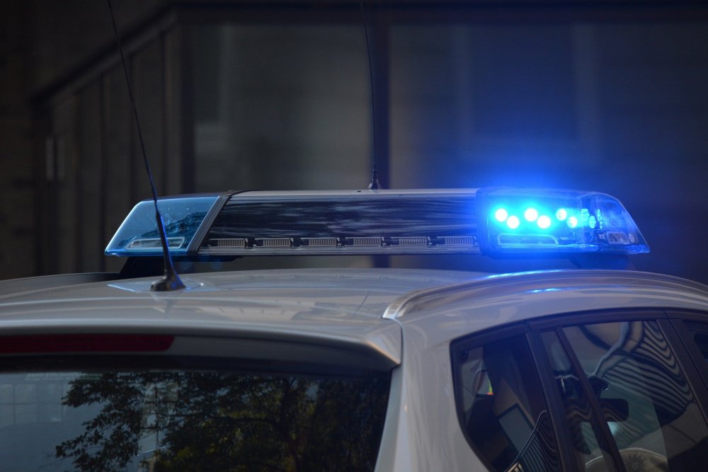 В детском саду Красноярска 19-летняя девушка открыла стрельбу (18+)
