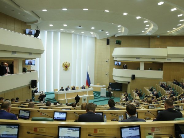 Андрей Шевченко и Елена Афанасьева попали под санкции Евросоюза