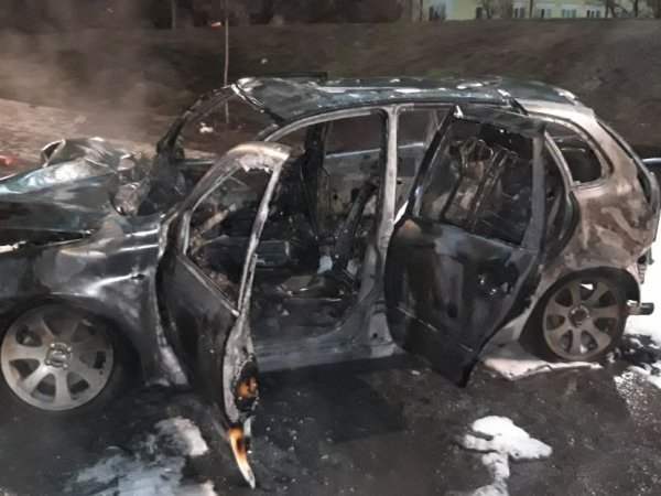В Оренбурге на улице Берег Урала загорелся автомобиль