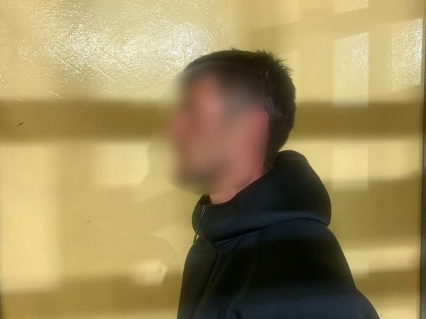 В парке Оренбурга грабитель сорвал с женщины цепочку