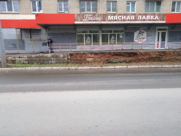 Разрушенный участок подпорной стены здания рядом с ОГАУ привели в порядок