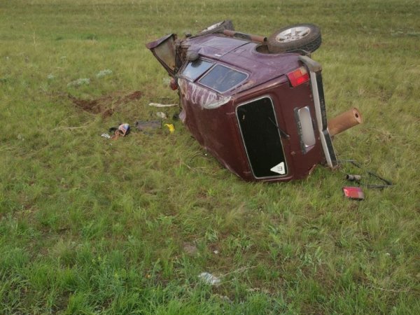 В Оренбургском районе в результате аварии погиб 18-летний водитель «Нивы»