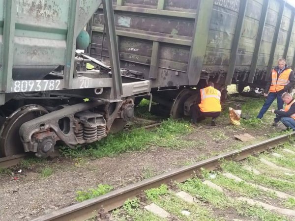 На станции Заводская Оренбурга с рельсов сошли четыре грузовых вагона