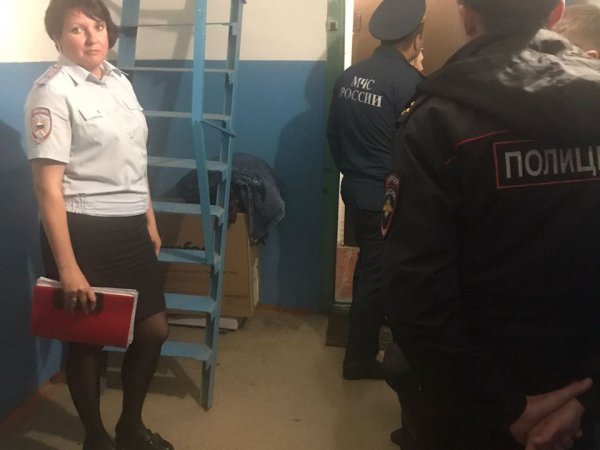Мужчина с многоэтажки на Чкалова согласился отдать ребенка матери