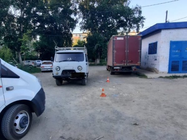 На улице Перегонной в Орске сбили 10-летнего ребенка, который выбежал из-за трансформаторной будки
