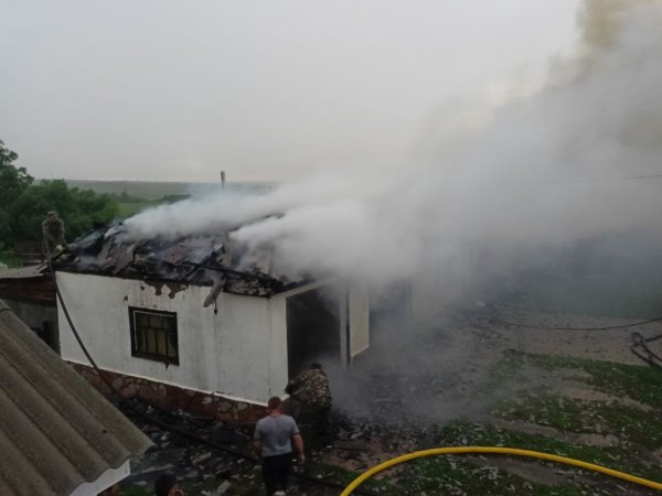 Причиной пожара в Пономаревском районе мог стать грозовой разряд