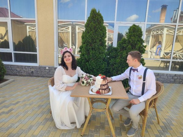 В Соль-Илецке осужденный женился на избраннице, не выходя на свободу
