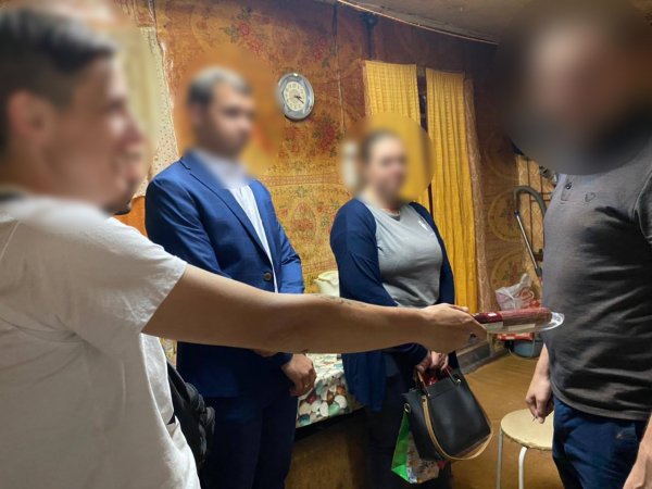 Ссора на поминках: оренбурженка ударила знакомого вилкой для барбекю