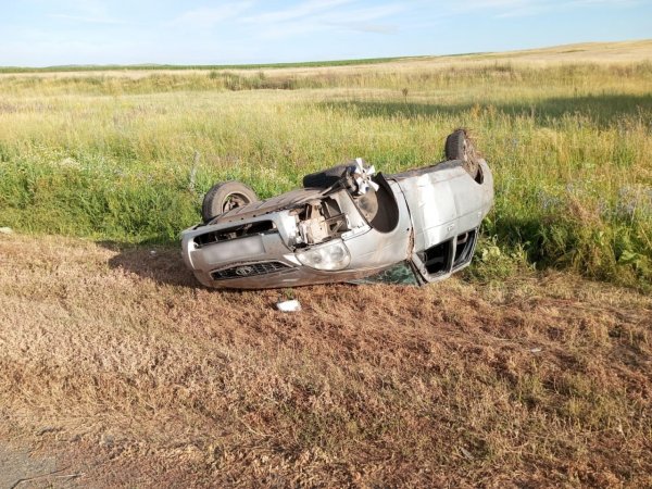 На автодороге Каменноозерное-Медногорск перевернулась «Лада Приора»