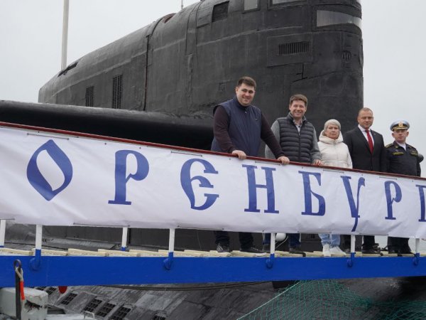 Сергей Салмин поздравил личный состав подлодки «Оренбург» с Днем ВМФ