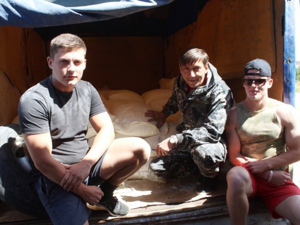 Жители Адамовского района отправили на Донбасс две тонны муки