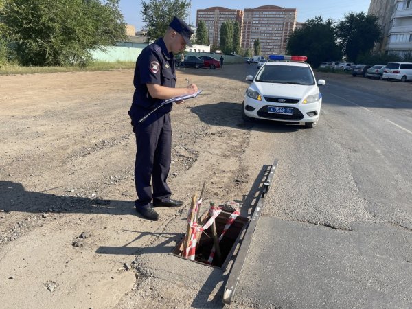 Сотрудники Госавтоинспекции проверили состояние дороги по улице Есимова в Оренбурге