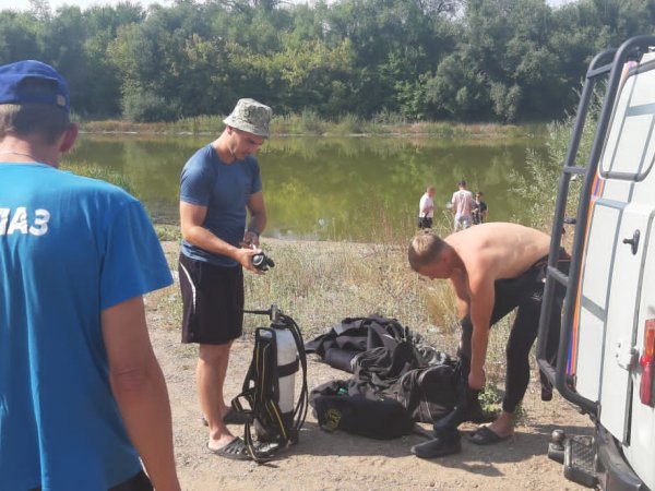 В Новотроицке из озера Сазанье достали тело мужчины