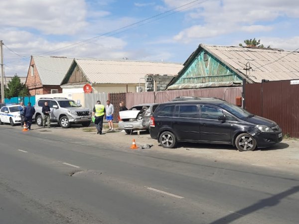 В Орске столкнулись сразу четыре автомобиля