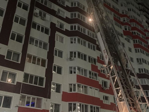 В Оренбурге в многоэтажке на ул. Рощина произошел пожар