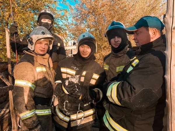 В Орске сотрудники МЧС спасли из пожара котят