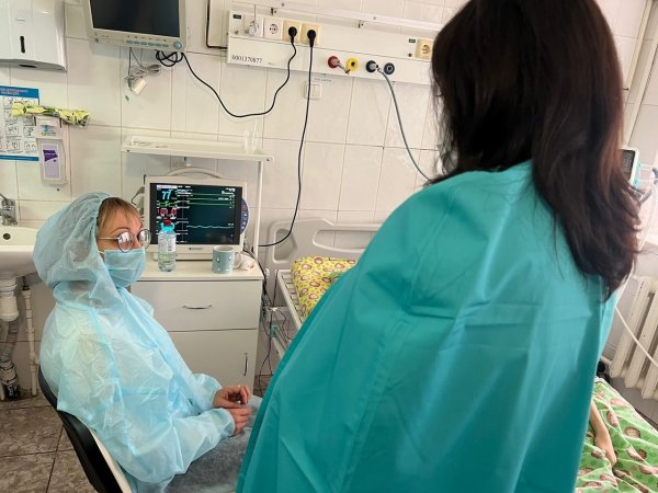 Детский омбудсмен Анжелика Линькова навестила женщину, попавшую в ДТП будучи беременной