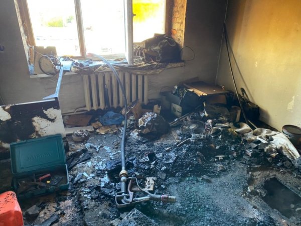 В Оренбурге при пожаре в многоквартирном доме погиб человек