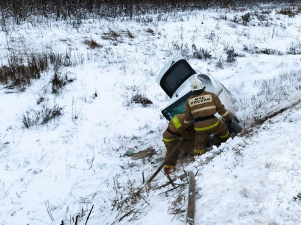 В Тоцком районе столкнулись «Лада Гранта» и «Рено Логан». На месте работали сотрудники МЧС