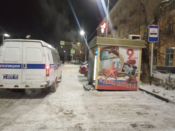 В Новотроицке двое мужчин ограбили табачный киоск