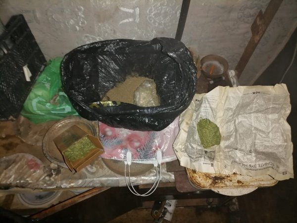 Житель Оренбургского района прятал в доме мешки с марихуаной