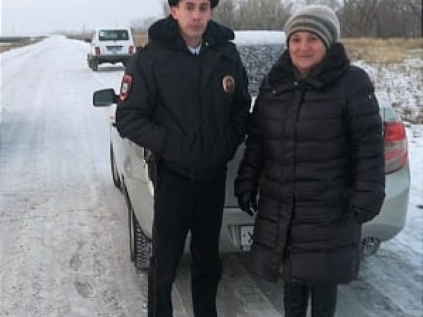 Сакмарский полицейский помог водителю на дороге