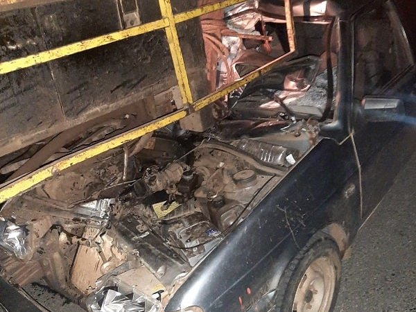 ВАЗ столкнулся с КамАЗом под Сорочинском