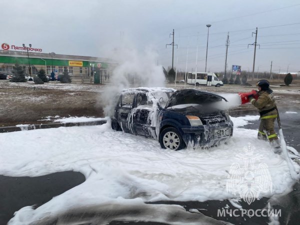 В поселке Экодолье на парковке загорелся автомобиль