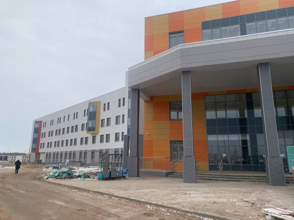 В новой Детской областной больнице началась установка медицинского оборудования