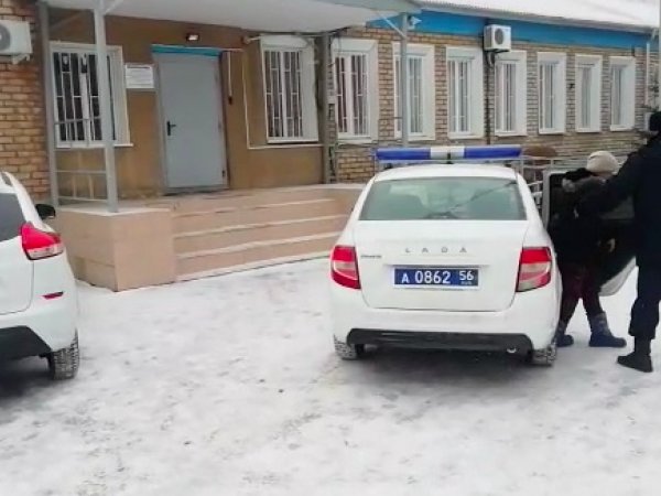 Жительница Акбулакского района напала на своего мужа с топором