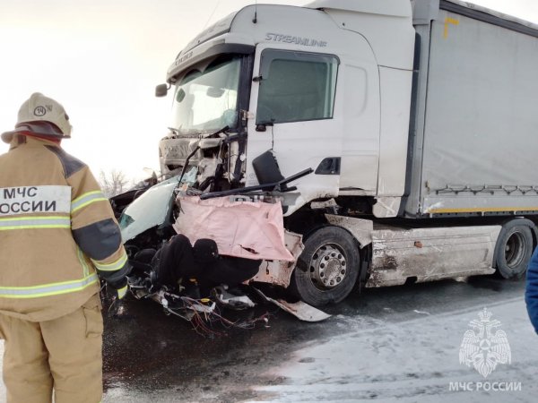 МЧС: в Оренбуржье временно перекрыт участок трассы М-5 Урал из-за аварии