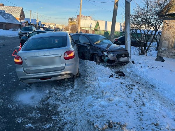 Тройное ДТП на проспекте Победы в Оренбурге