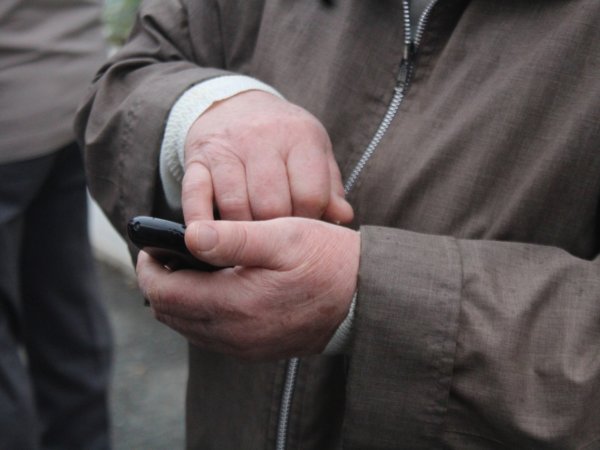 Орский охранник подарил «сотруднику службы безопасности банка» 315 000 рублей