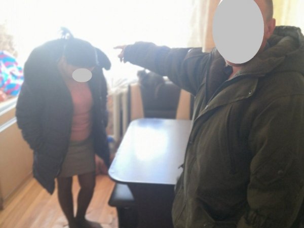 В Сорочинске мужчина избил свою гостью табуретом и бокалом