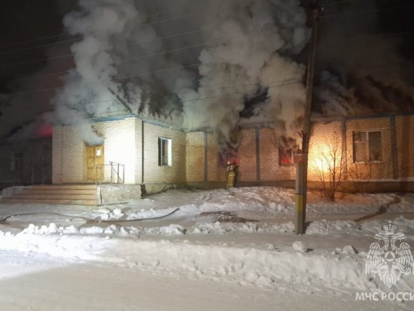Дом культуры загорелся в селе Васильевка Октябрьского района
