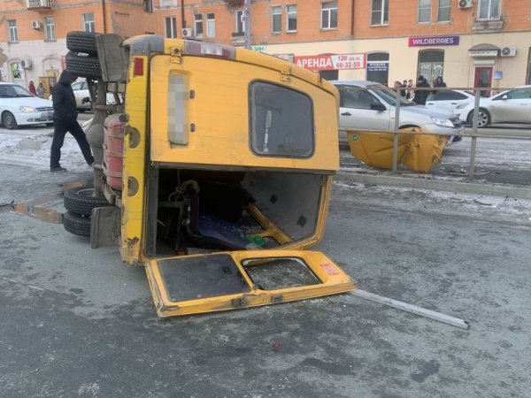 В Новотроицке перевернулась пассажирская ГАЗель. У пострадавшей — перелом позвоночника