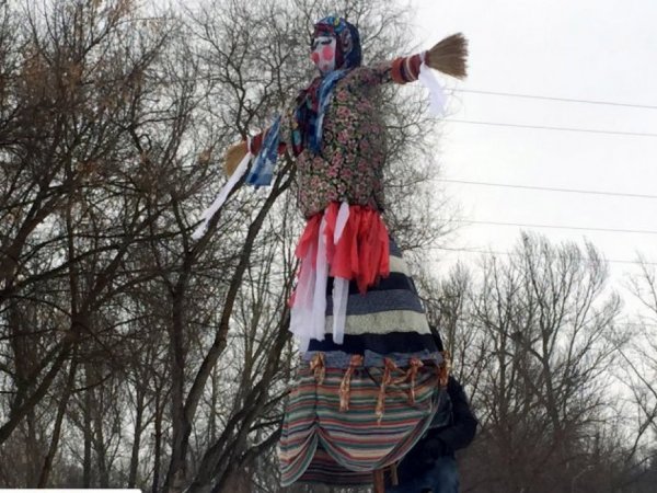 Оренбуржцы отмечают Масленицу