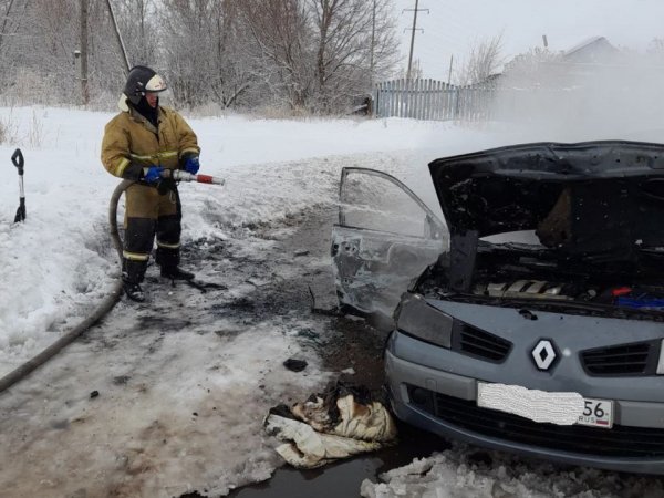 В Оренбургском районе тушили Renault Megane