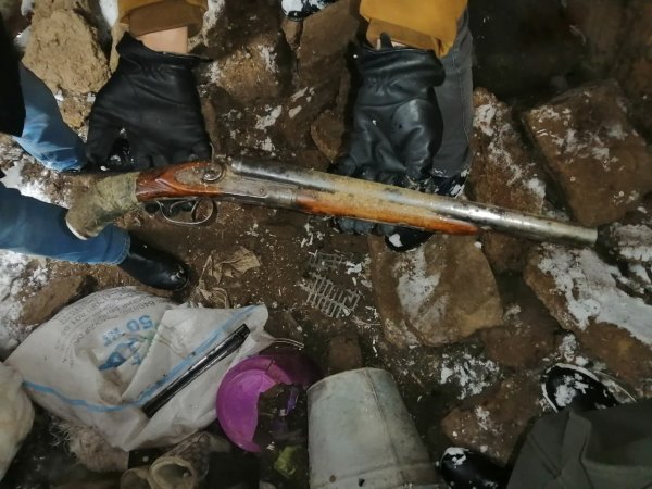 Житель Акбулака хранил в сарае обрез ружья