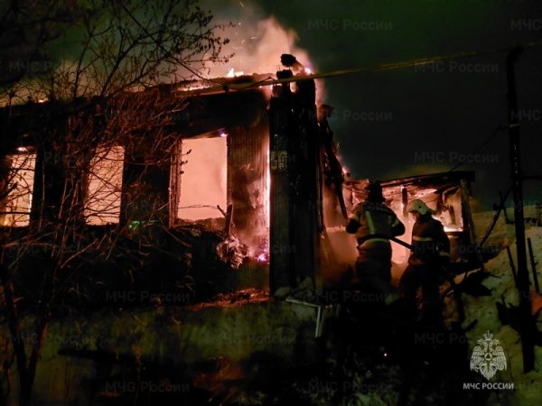 В Медногорске горел дом площадью 72 кв.м.