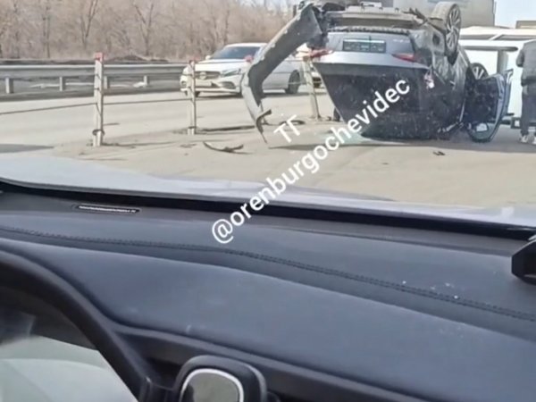 На Загородном шоссе перевернулись два автомобиля