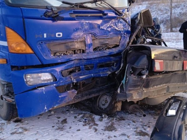В Оренбуржье в ДТП с большегрузом погибли 2 человека