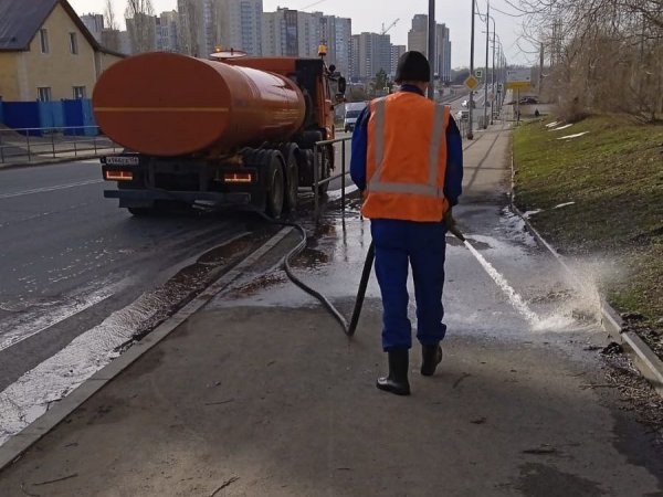 В Оренбурге продолжают наводить порядок в рамках месячника по благоустройству