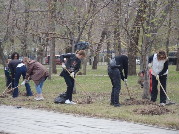 В Оренбурге прошел общегородской субботник
