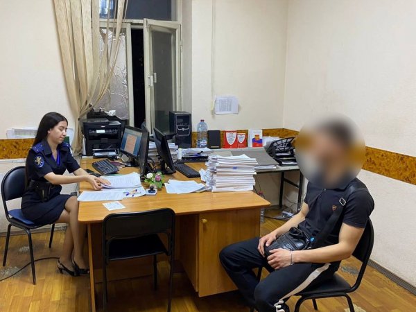 В Оренбурге задержали двух молодых людей, воровавших люки с колодцев, сплит-системы и медные провода