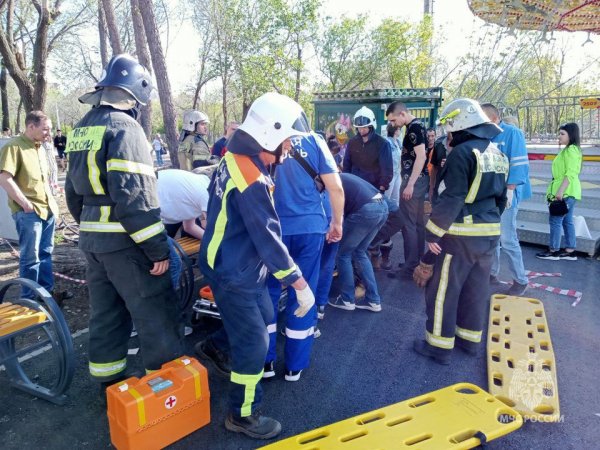В МЧС прокомментировали ЧП на карусели в Оренпарке